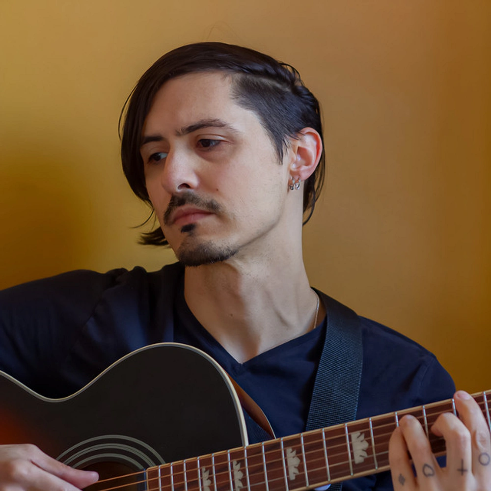 "Never Have I Ever": Gareth Haze Turns Grief Into an Upbeat Folk-Rock Anthem